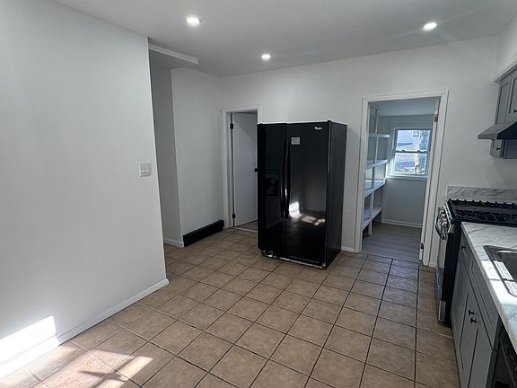 4th image of 143 Clinton Ave