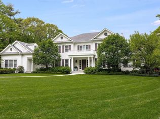 424 Duck Pond Rd, Locust Valley, NY 11560