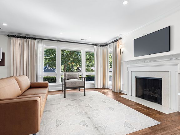 2nd image of 1626 Roncevalles Ave