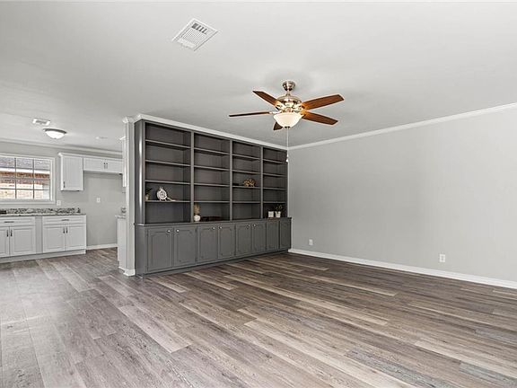 3rd image of 732 Oak Field Dr