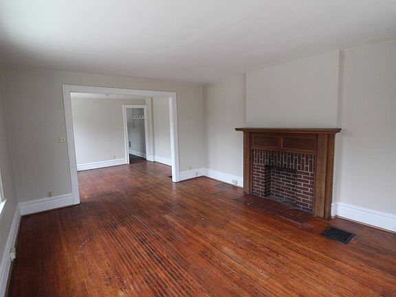 3rd image of 1458 Haines Ave