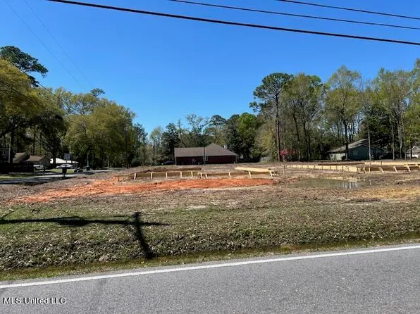 3104 Grouper Rd, Gautier, MS 39553