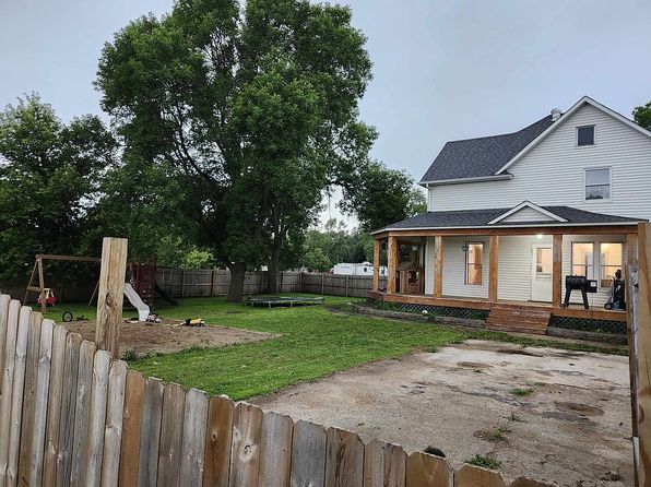 809 Main Ave