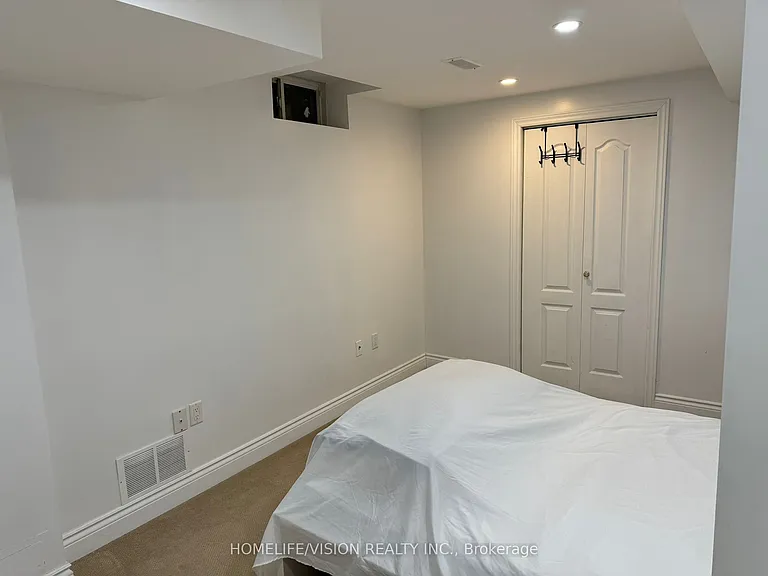 133 Austinpaul Dr #LOWER — Photo 16