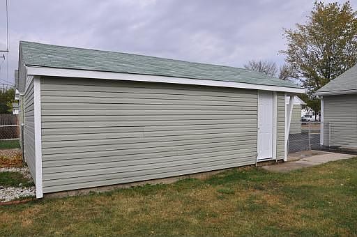 4th image of 8764 S Kolmar Ave