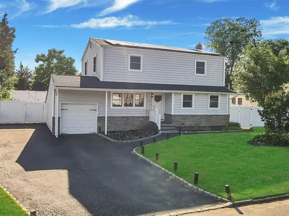 8 Franco Avenue, Selden, NY 11784