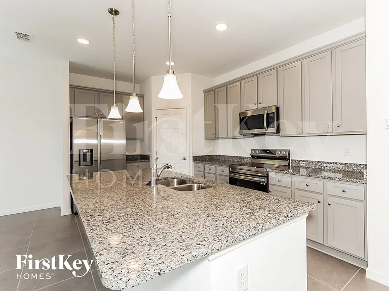 331 Corbel Ln — Photo 6