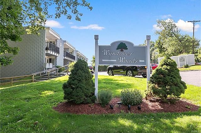 1st image of 4 Wyndover Woods Ln APT 19