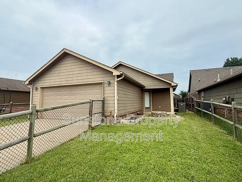 3 bed, 2.0 bath, 1650 sqft, $1,850 — Photo 3