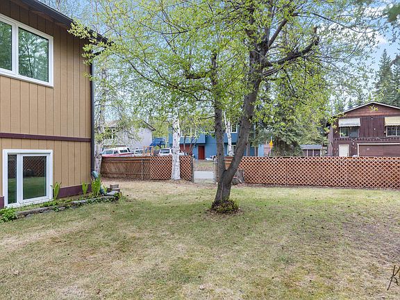 3rd image of 554 Lee Dr