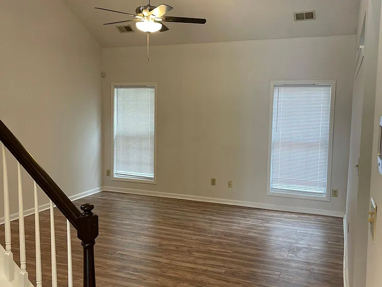 541 Rhodora Rdg — Photo 3