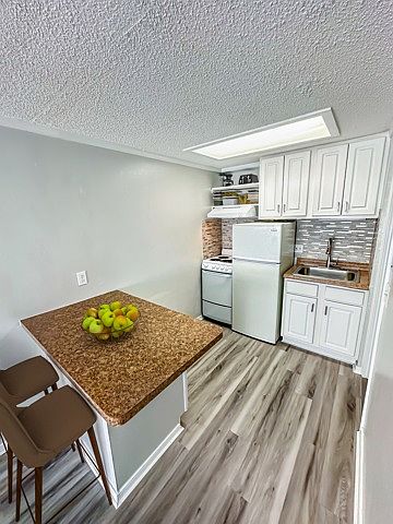 Thoughtfully designed with comfort and practicality in mind, this studio offers everything you need.