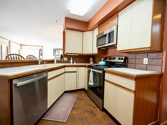 5th image of 219 S Main St