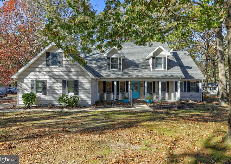 1st image of 202 W Manor Dr
