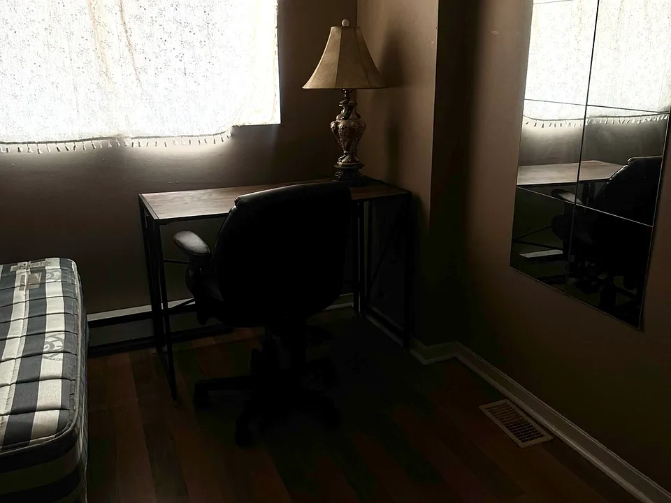 327 Laurier Ave E #2