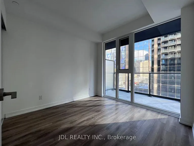 20 Edward St N #805 — Photo 6