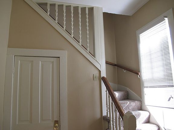 4th image of 579 Holly Ave #1