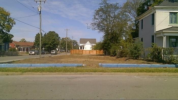 2nd image of 301 Grace St