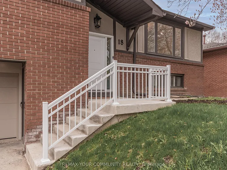 18 Ironshield Cres — Photo 2