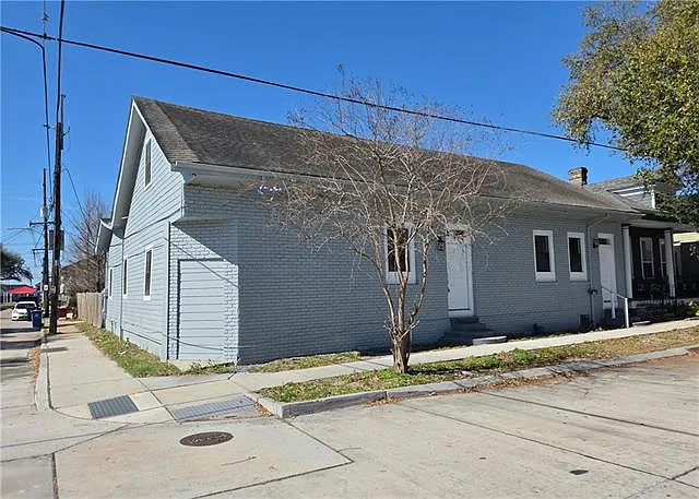 2102 Josephine St — Photo 4