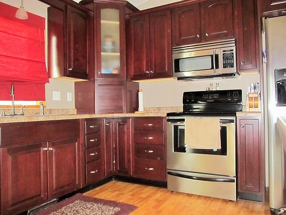 4th image of 1690 Oakwood Dr