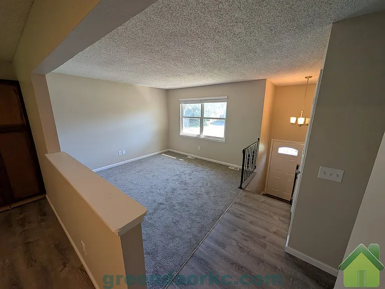 12221 S Sycamore St — Photo 2