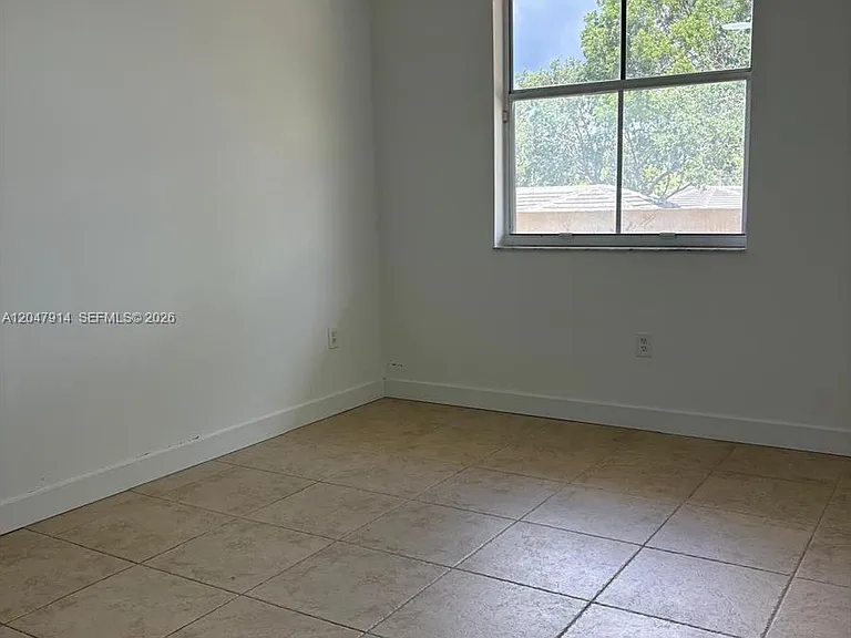 2080 Greenview Shores Blvd #410 — Photo 5