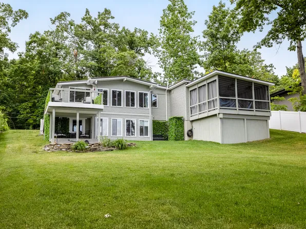 215 Westshore Dr, Jerome, MI 49249