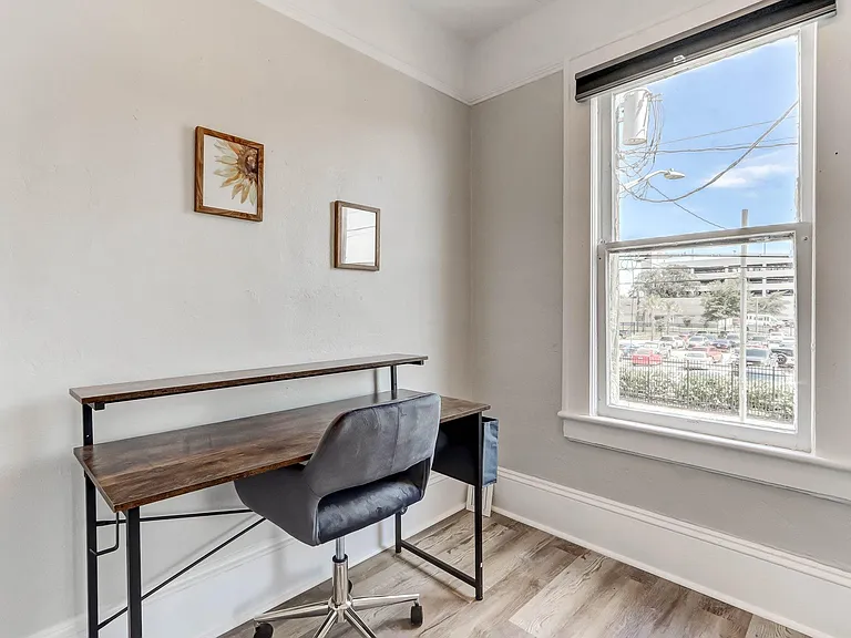 Furnished office attached to the bedroom
