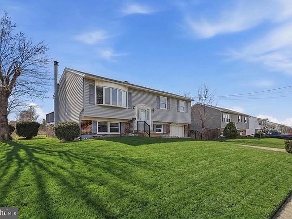 2nd image of 403 Byron Rd