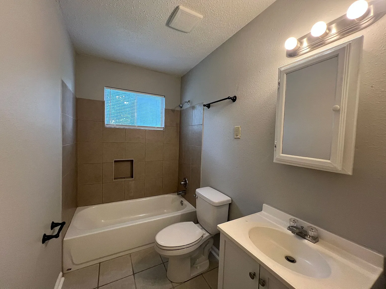 4864 Hillbrook Rd — Photo 4