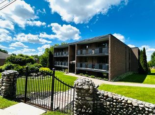 74 The Queensway Rd S #106, Georgina, ON L4P1Z3
