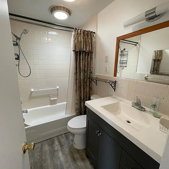 5645 Fenton St — Photo 9
