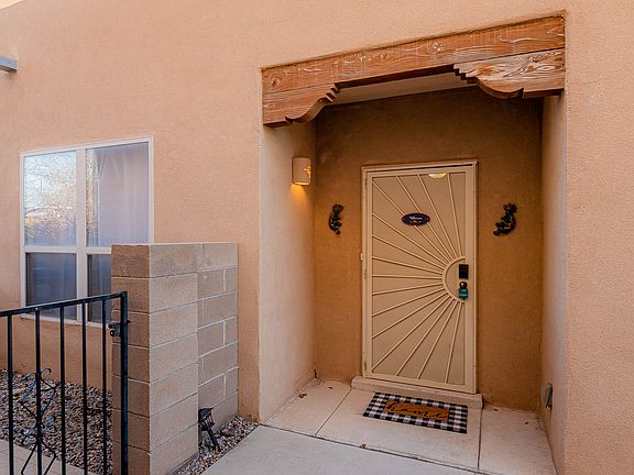 4th image of 9719 Calle Chamisa NW