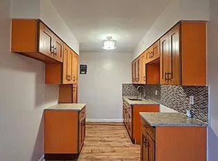 20-56 29th St #1, Astoria, NY 11105