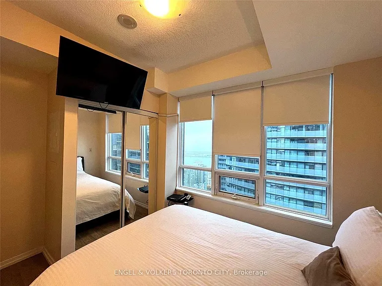 55 Bremner Blvd #3910 — Photo 11