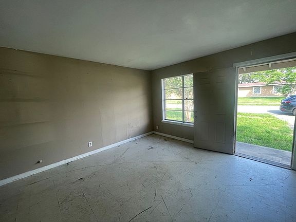 3rd image of 1110 Arnold Dr