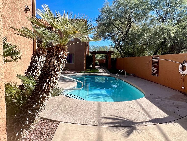 Acacia Gardens 402 E. Limberlost Drive Tucson, AZ 85705 402 E