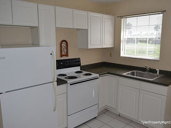 2nd image of 48 Byron Ellinor Dr #B