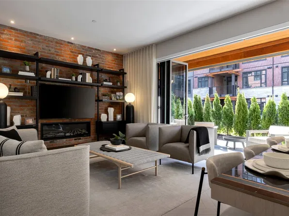 425 Lampson St #103, Esquimalt, BC V9A 5Y6