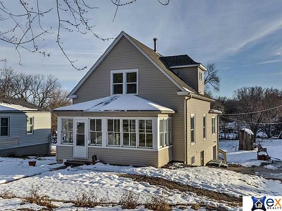 2nd image of 8837 Lake St