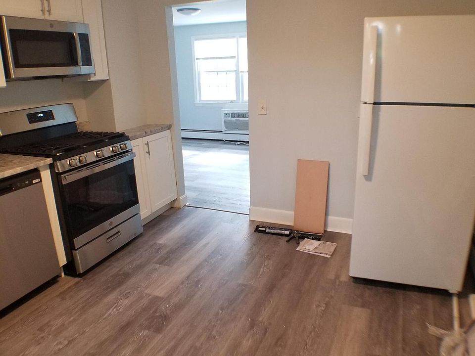 Kitchen (b)