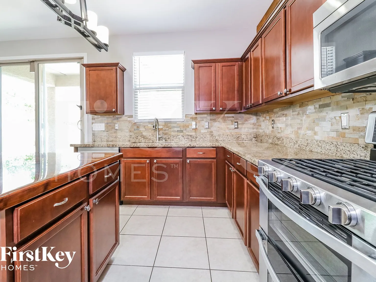 4 bed, 2.5 bath, 2306 sqft, $2,505 — Photo 4