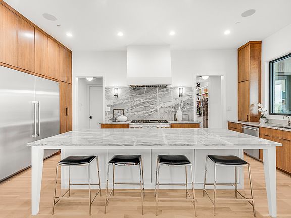 2nd image of 7517 Sunnyview Ln
