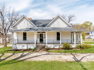 159 W End St, Chester, SC 29706