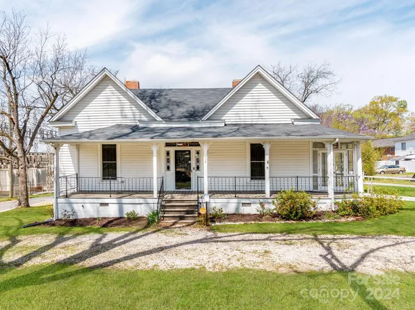 159 W End St, Chester, SC 29706