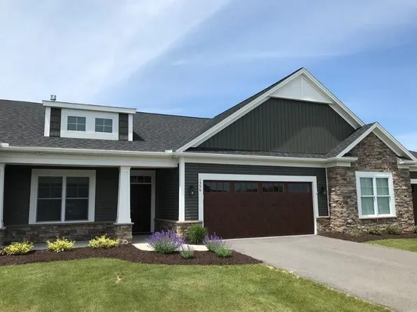 1404 Creeks Edge Dr, Webster, NY 14580