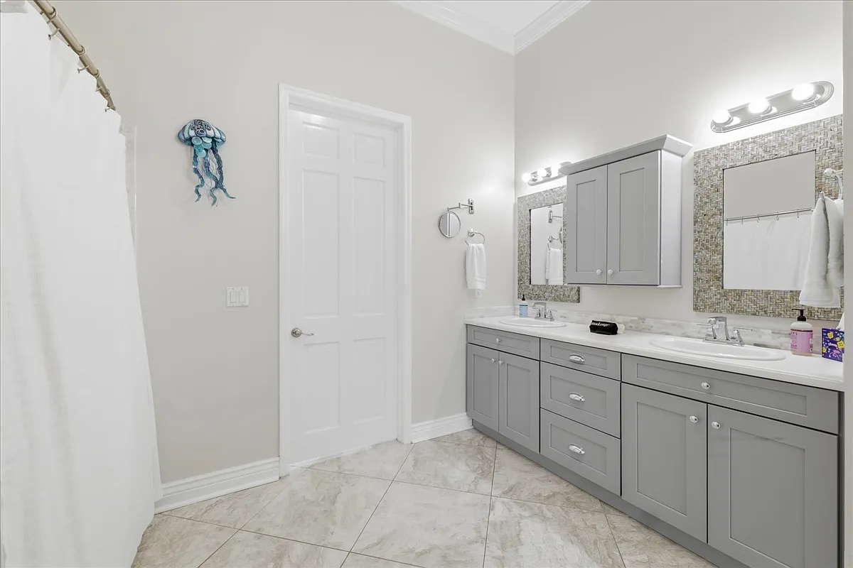 3 bed, 2871 sqft, $5,899 — Photo 4