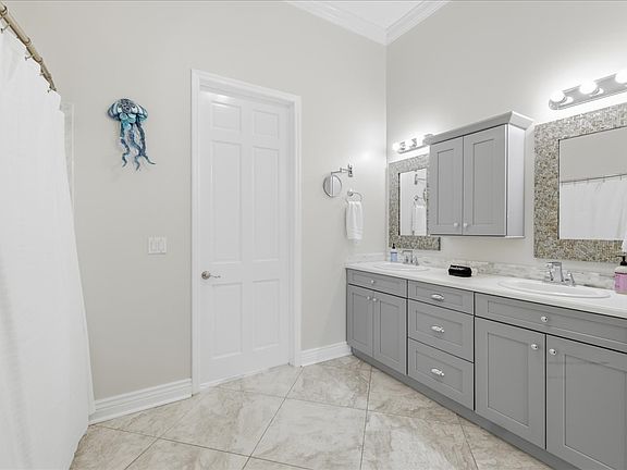 4th image of 2371 Coral Point Dr