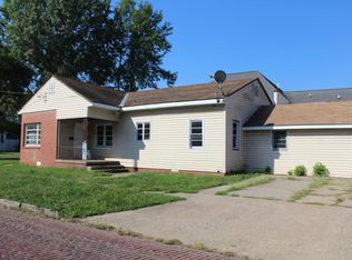 325 S Webster St, Harrisburg, IL 62946